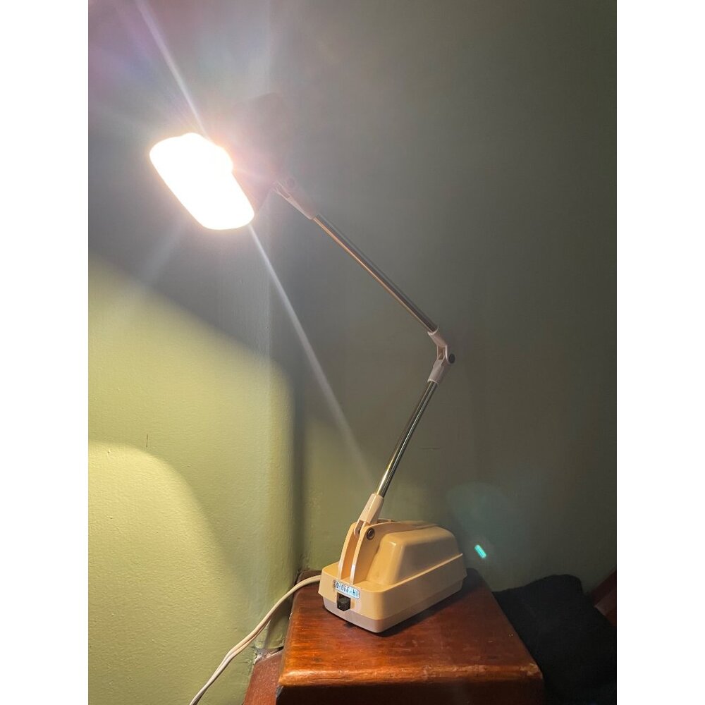 Vintage MCM Cygnet-Lite Model X317 Yellow gold Folding Desk Lamp - Picture 15 of 16